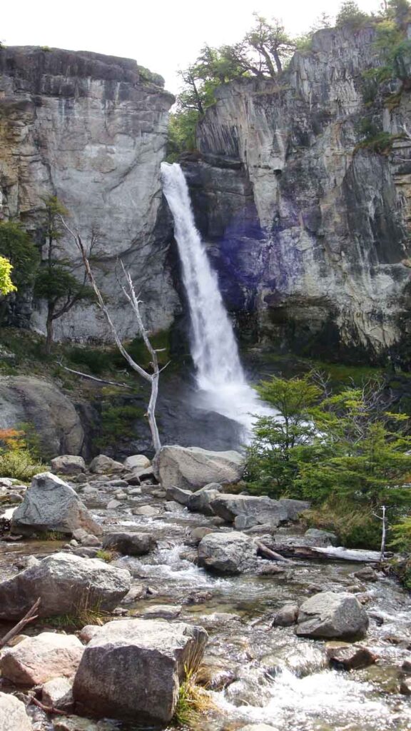 Easy hiking to see the Chorrillo del Salto waterfall.